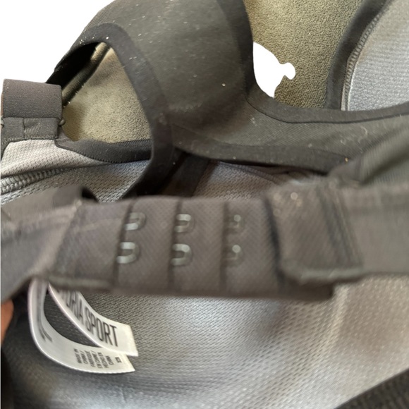 Victorias Secret black sports bra 32B - Picture 3 of 3